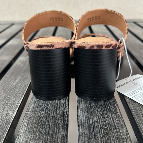 3 inch Cheetah print Amazon Heels size 8 - Picture 4 of 6